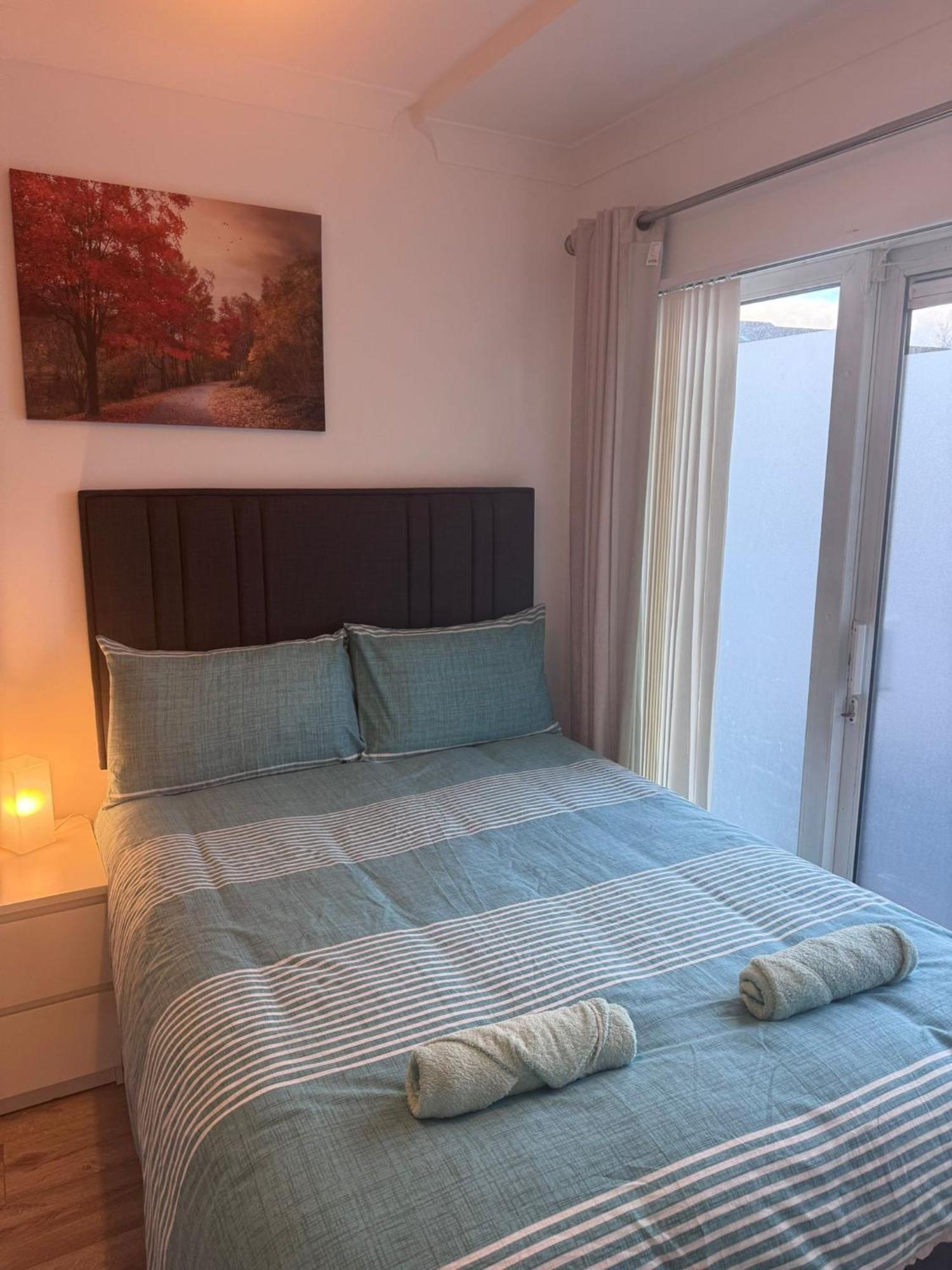 Modern Apartment Good Distance From Dublin City And Airport 4People Szoba fotó
